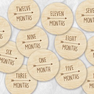 Marcadores y discos de madera con forma de flecha para hitos mensuales de bebés recién nacidos: momentos importantes del bebé / regalo para baby shower