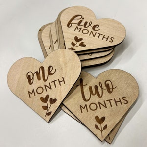 Marcadores y discos de madera con forma de corazón y plantas para hitos mensuales de bebés recién nacidos: momentos importantes del bebé / regalo para baby shower