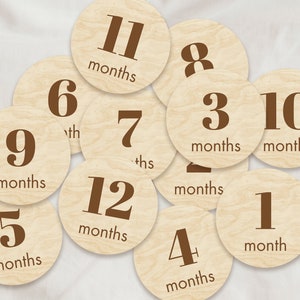 Marcadores y discos de madera con letras clásicas y círculos simples para hitos mensuales de bebés recién nacidos: momentos importantes del bebé/regalo para baby shower