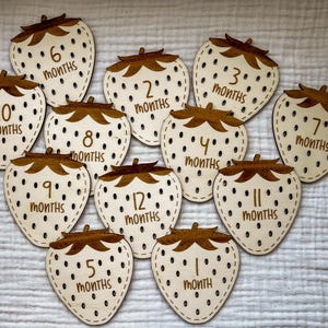 Marcadores y discos de madera con forma de fresa para hitos mensuales de bebés recién nacidos: momentos importantes del bebé / regalo para baby shower
