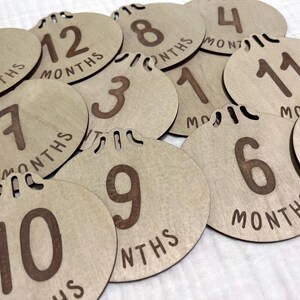 Marcadores y discos de madera para hitos mensuales de bebés Bao Bei Dim Sum para recién nacidos: momentos importantes del bebé / regalo para baby shower