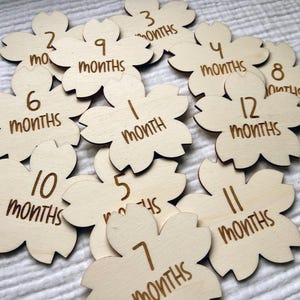 Marcadores y discos de madera con forma de flor de cerezo Sakura para bebés recién nacidos: momentos importantes para el bebé/regalo para baby shower