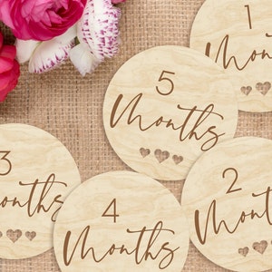 Marcadores y discos de madera recortados con forma de corazón para hitos mensuales de bebés recién nacidos: momentos importantes del bebé / regalo para baby shower