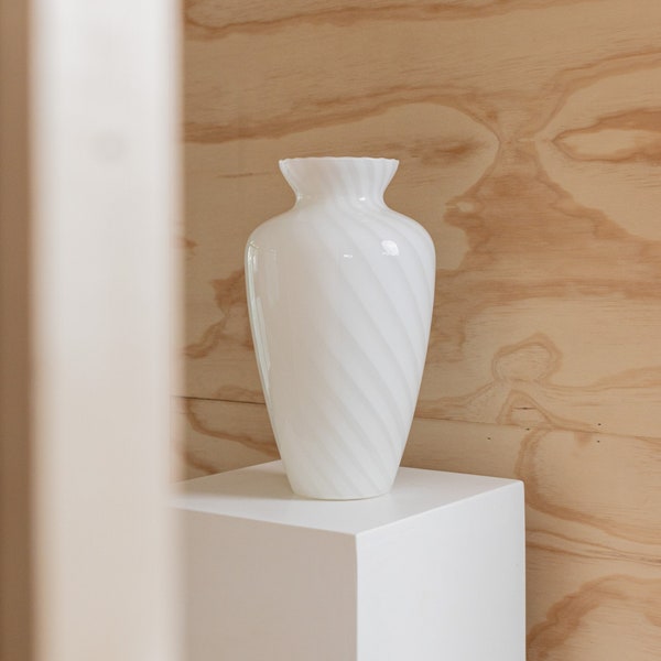XL Murano glass vase - mouth-blown white swirl flower vase - Mid Century Design - Murano 1970s
