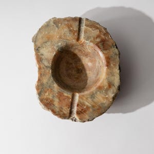 Vintage 1960s Alabaster Ashtray, Hand Carved Italian Stone with Raw Textured Design, Sculptural Table Decor, Timeless Elegant Gift Idea image 2