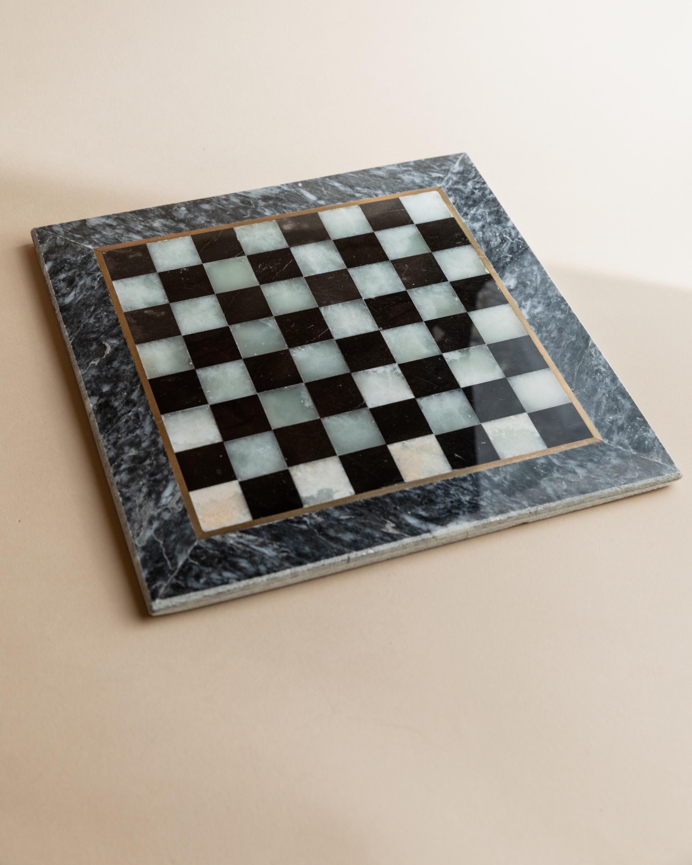 ヴィンテージ大理石チェスセット - 黒とクリーム色の石のボードと彫刻