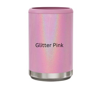 Puede incluir: Un enfriador de latas rosa con acabado brillante. El enfriador tiene una base de acero inoxidable y una tapa rosa. El texto "Glitter Pink" est&aacute; impreso en el lateral del enfriador.