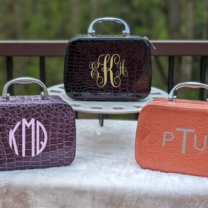Petite trousse à maquillage personnalisée à motif crocodile | Organiseur de maquillage de voyage en cuir à monogramme