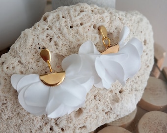 Boucles d'oreilles Création unique fleur en tissus blanche