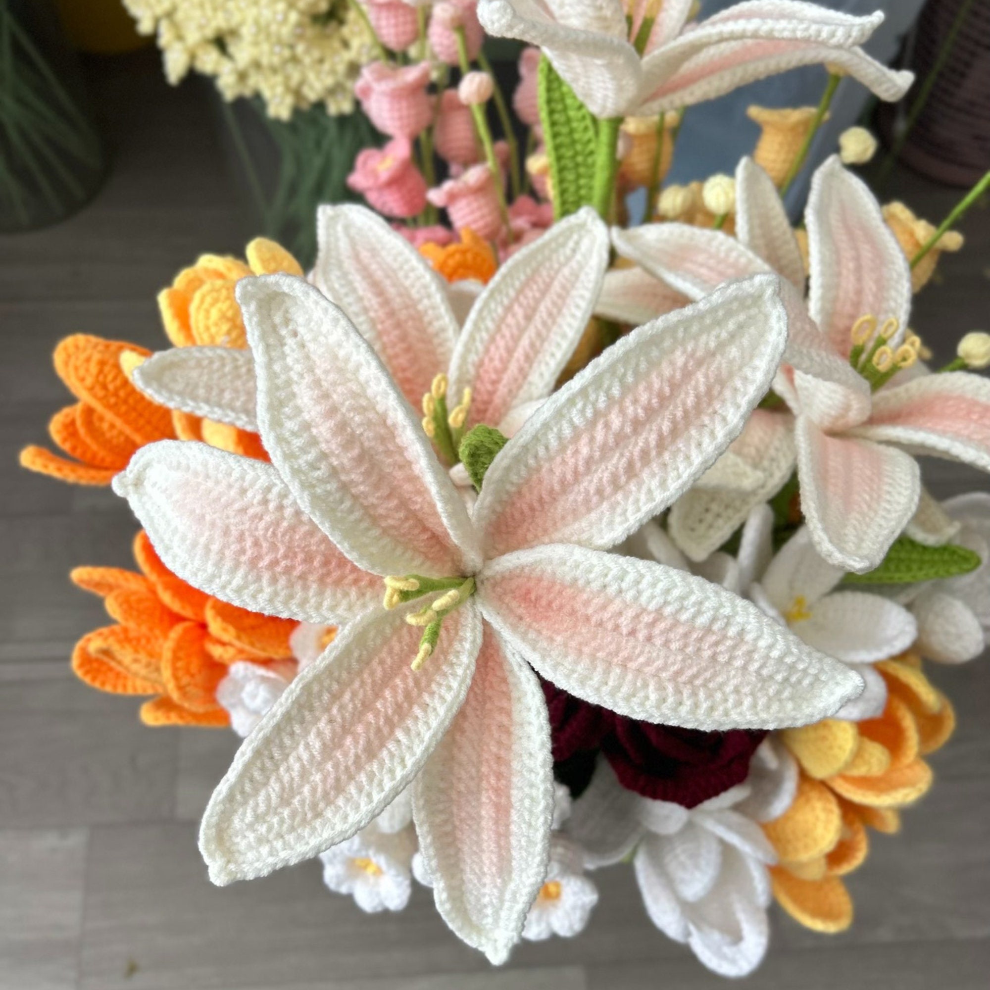 Finished Crochet White Lily Knitting Gradient Lily With Leaves