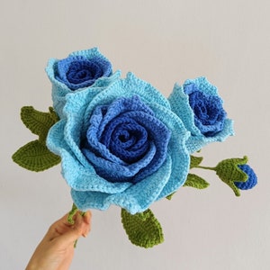 かぎ針編みの青いタイのバラと葉、かぎ針編みの花、タイのバラ、かぎ針編みのバラの花束、お母さん、ガールフレンド、女性への贈り物
