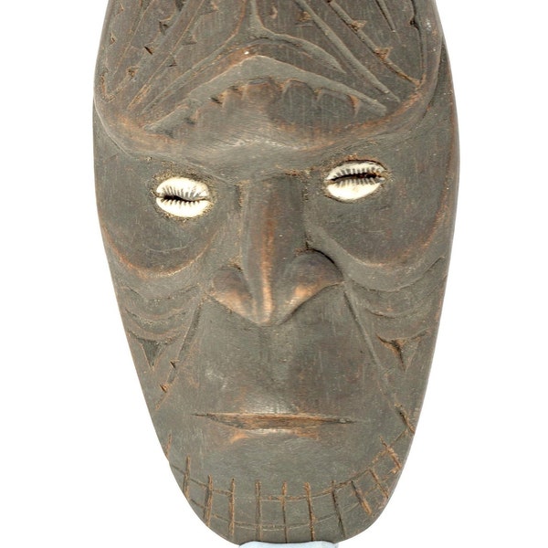 Sculpture de visage tribal de Papouasie-Nouvelle-Guinée, de la région sepik du pays. 19cm/7.5 ».