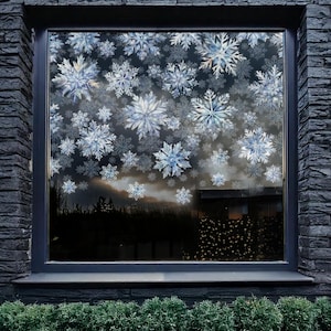 &quot;Aquarell Schneeflocke Weihnachten Fensteraufkleber Bordüre - Klassische wiederverwendbare nicht klebrige Fenstersticker von &quot;&quot;Dizzy Duck&quot;&quot;.&quot;