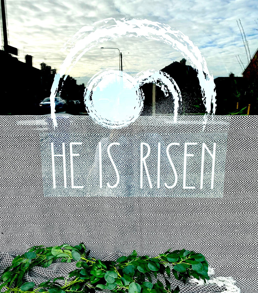 Oster-Fensteraufkleber Set – 6 Bögen Mit „He Is Risen“ Motiven, Abziehbar & Wiederverwendbar