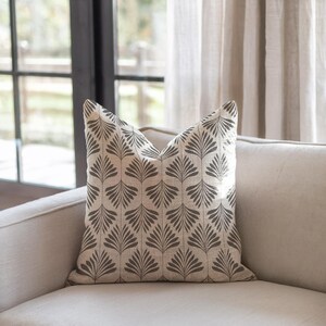 Modern Home Decor Throw Blanket Set: Scandinavian Minimalist Style, Durable Cotton Weave (Multiple Sizes, Accent Pillows Included)