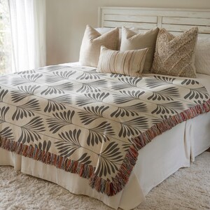 Modern Home Decor Throw Blanket Set: Scandinavian Minimalist Style, Durable Cotton Weave (Multiple Sizes, Accent Pillows Included)