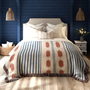 Blauw gestreepte katoenen plaid met rood stippenpatroon, lichtgewicht geweven deken voor de slaapkamer - aanpasbaar