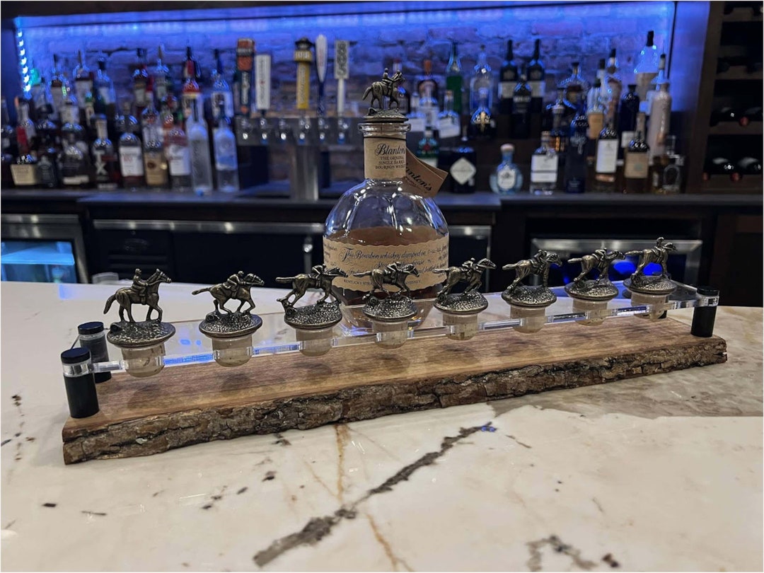 Barrel-Art Supporto Per Tappi Bourbon In Legno Di Botte Recuperata – Noce Scuro, Con Metall, Per Collezione Blanton