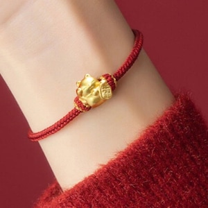 Lucky cat charm bracelet, bracelet of luck, red string bracelet, Maneki Neko charm, good luck bracelet, Maneki Neko bracelet, lucky bracelet