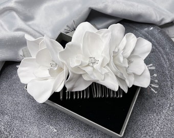 White Flower wedding hair piece, Bridal hair vine, Wedding hair accessories, Silver wedding hair piece, Boho piece, Wedding hair comb,