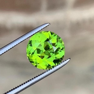Camo Green Peridot Stone, Faceted Round Cut, 2.25 CTS, Loose Peridot For Jewelry Making, 8.9 x 5.9 MM, August Birthstone