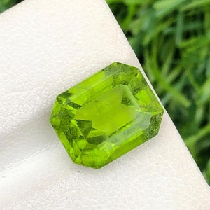 Kiwi Green Peridot | 5.50 cts | Loose Peridot Stone For Jewelry | Green Color | Precision Cut Peridot | Sparking Gemstone | 10.9x8.7x6.4 mm