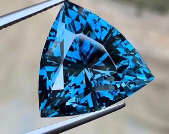Trillion Cut London Blue Topaz Gemstone | 20.80 Carats