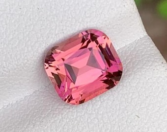 ローズピンクトルマリン、ルーペによる透明度確認済み、クッションカット、2.55カラット、8.3 x 7.4 mm