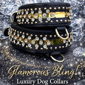 Puede incluir: Dos collares de cuero negro para perros con detalles dorados y brillantes pedrería. Los collares presentan herrajes metálicos dorados y están adornados con filas de pequeños tachuelas doradas. El texto "Glamorous Bling! Luxury Dog Collars" está en la parte inferior.