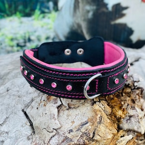 Collar para perros de cuero con incrustaciones de cristales rosas hecho a mano: elegante y duradero para razas medianas