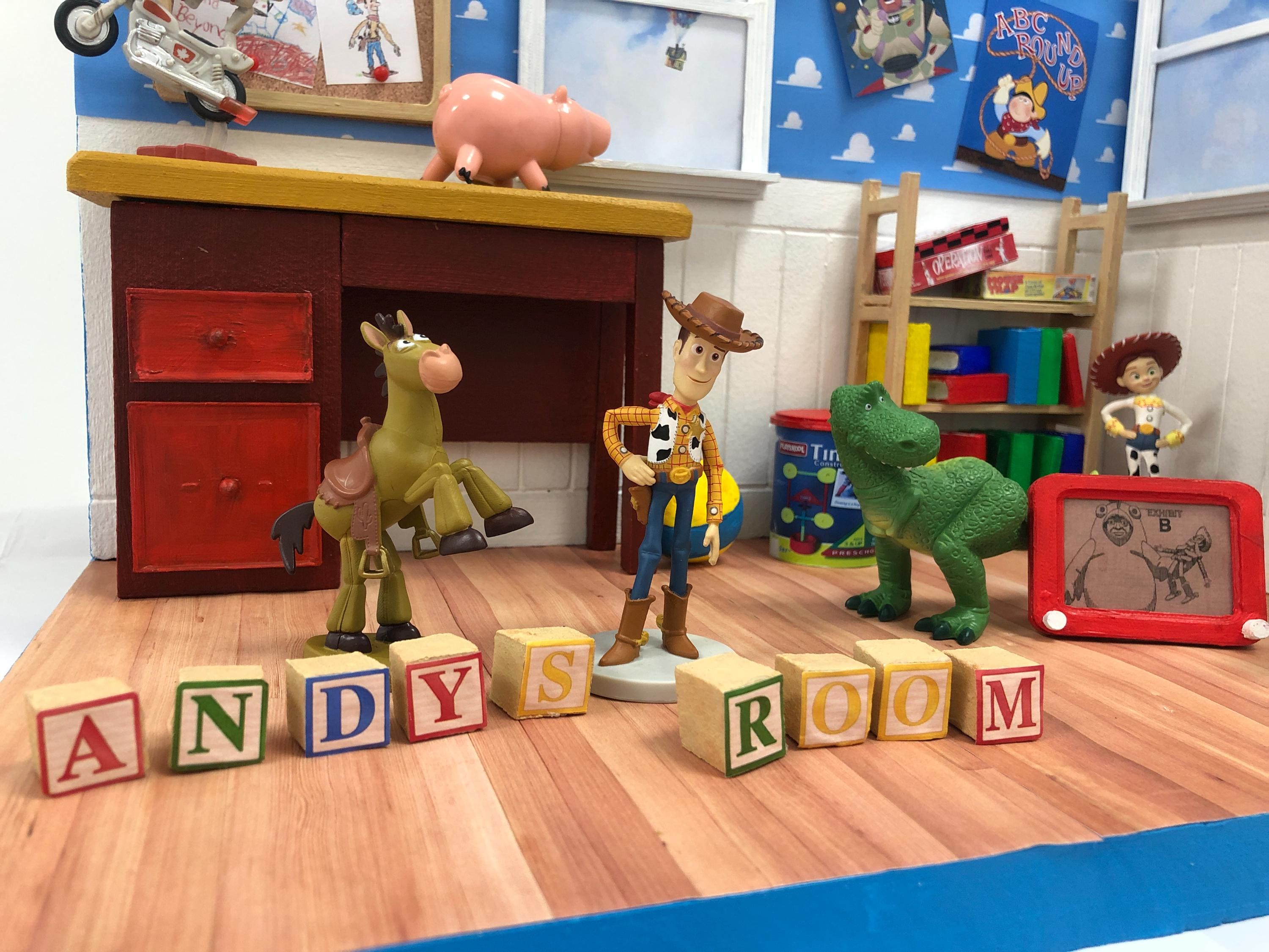 置物 Disney/Pixar Toy Story Andy's Room Amazon.com: Disney and Pixar Minis Stackable Stories Toy