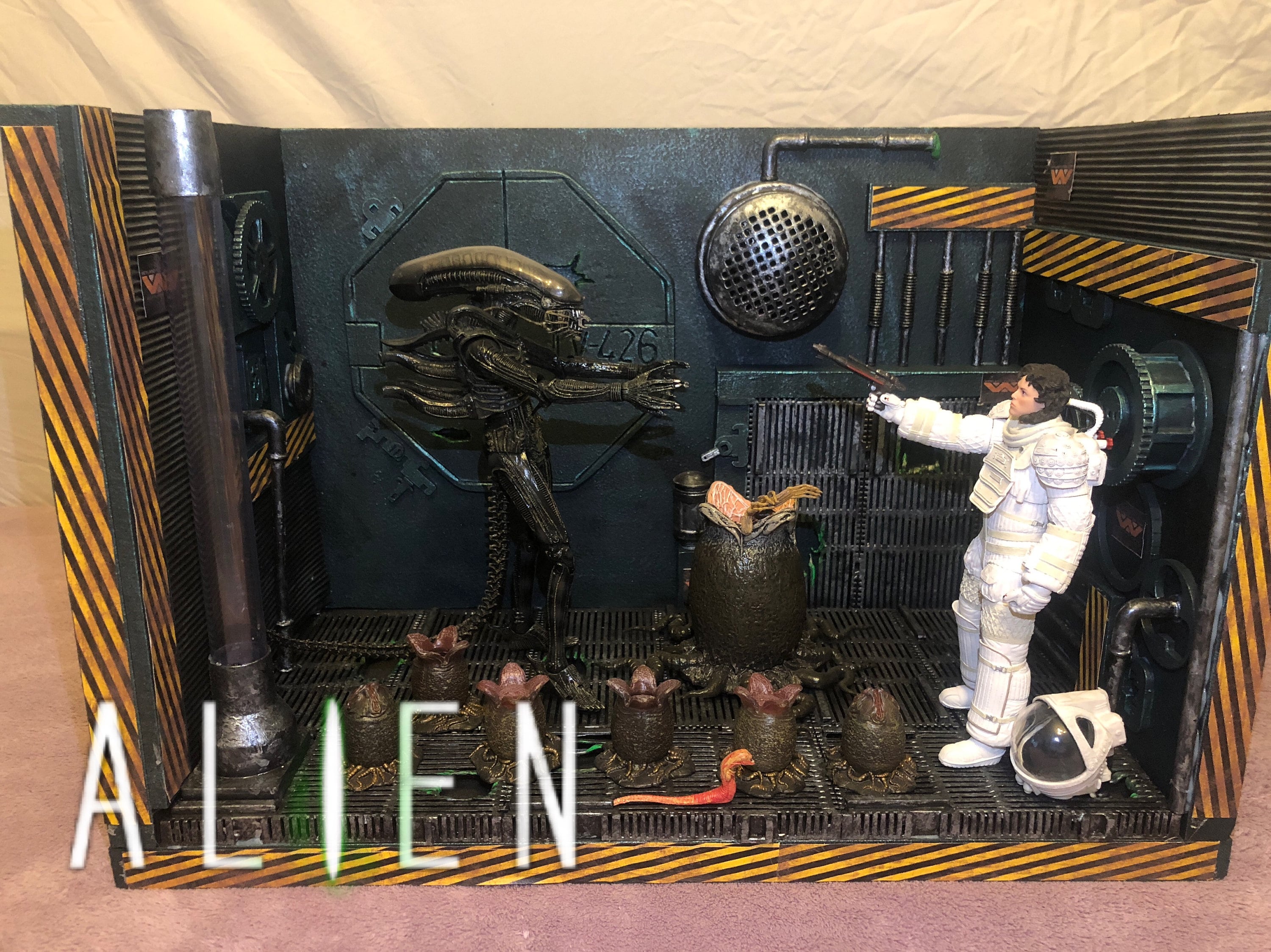 Neca Aliens Display