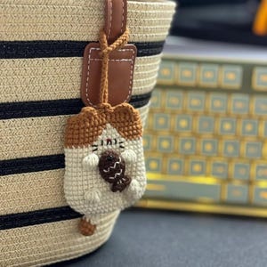 Calio Cat Keychain Crochet Pattern, Cute Cat Plushie Crochet, Mini Cat Bag Charm Amigurumi English PDF, Low Sew Kitty with Fish Pattern