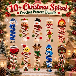 Op de afbeelding: Een collectie van tien hangende haakornamenten met kerstthema-figuren zoals een sneeuwpop, rendier, pinguïn en peperkoekhuisje. Elk ornament heeft een spiraalvormige basis met feestelijke kleuren, kleine belletjes en decoratieve bedels.