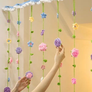 花のカーテンのかぎ針編みのパターン、かぎ針編みの花のガーランドのパターン、母の日ギフト、春の花飾り、レースの窓飾り、バラのスズラン