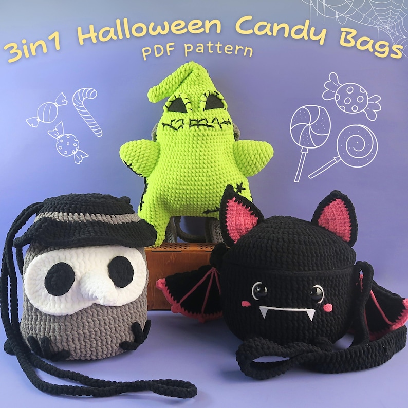 K&ouml;nnte beinhalten: Drei geh&auml;kelte Halloween-S&uuml;&szlig;igkeitentaschen, bestehend aus einer lindgr&uuml;nen Figur mit spitzem Hut, einer grauen Eule mit schwarzem Hut und einer schwarzen Fledermaus mit pink gef&uuml;tterten Fl&uuml;geln. Der Text 3in1 Halloween Candy Bags PDF pattern ist oben zu sehen.
