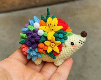 かぎ針編みの花柄ハリネズミあみぐるみ - カラフルな花をあしらった
