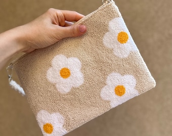 Daisy Flower Clutchbag,Punch Needle Embroidered,Shoulder Bag,Handmade Stich,Gift,Hand Tufted Clutch Bag,Bohemian Style