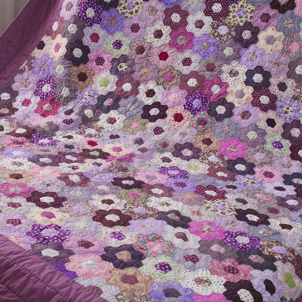 Edredón de patchwork hexagonal acolchado a mano: estilo Amish de Burdeos, hecho a medida
