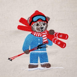 Teddybeer met ski, 3 maten, machineborduurmotieven