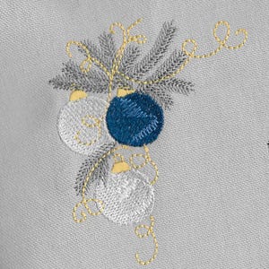 クリスマスボールと松、3サイズの機械刺繍デザイン、即時ダウンロード