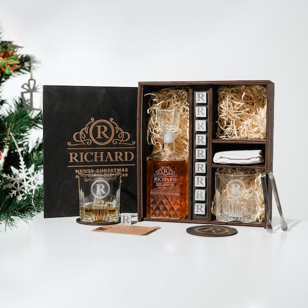 Ensemble personnalisé de carafes à whisky avec pierres à whisky - Coffret cadeau en bois gravé avec carafe et verres - Sous-verres en bois - Cadeau parfait