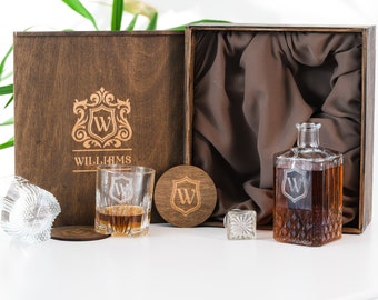Personalized Whiskey Glasses Set - Premium Engraved Whiskey Decanter Set - Wooden Gift Box with Decanter - Wooden Coasters - Barware Set