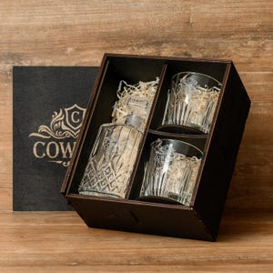 Personalized Whiskey Decanter Set - Custom Engraved Whiskey Glasses with Stones & Wooden Coasters - Unique Gift Idea