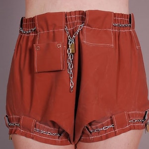 Lockable punishment pants Puna special on rubber bed fabric