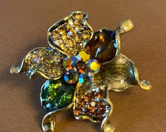 1 1/4" Vintage Flower BROOCH, ENAMEL And RHINESTONES Pin