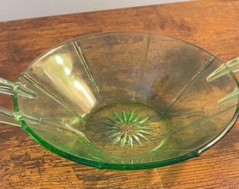 7" HEISEY Green MOONGLEAM ,Tudor Pattern Two Handled Bonbon DISH #411