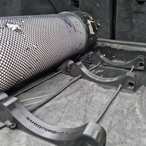 Moe van rollende flessen in uw auto, boot, trailer? Deze hulpmiddelen kunnen je daarbij helpen: Duikfles roll controller. 1 - 10+ flessen.