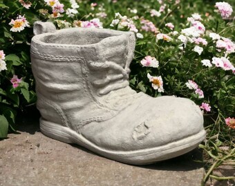 Concrete old shoe flowers pot figure Creative massive shoe statue Outdoor planter yard sculpture