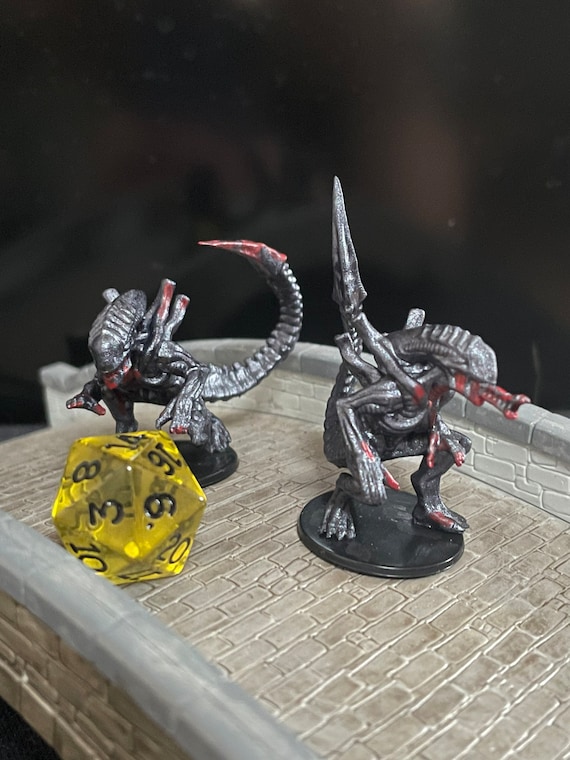 miniature alien figures